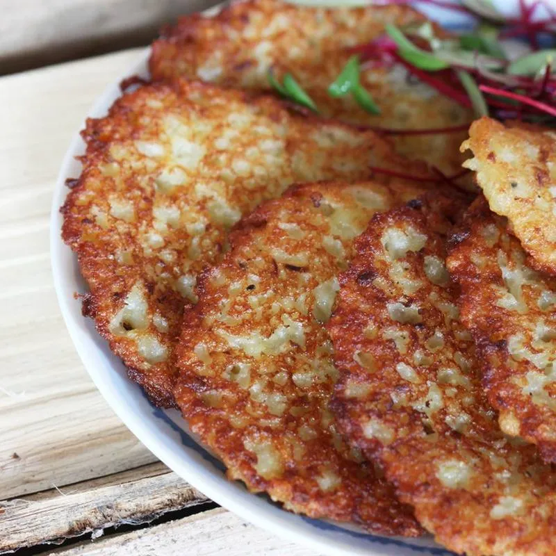 Idealne placki ziemniaczane: jak długo piec, by były chrupiące i smaczne?