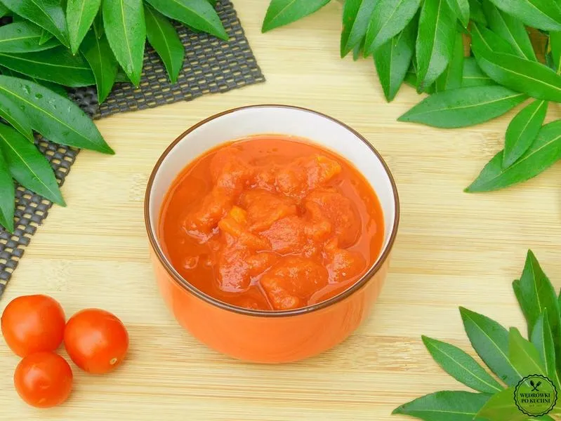 Jak długo pasteryzować pomidory w słoikach, aby zachować ich pełnię smaku?