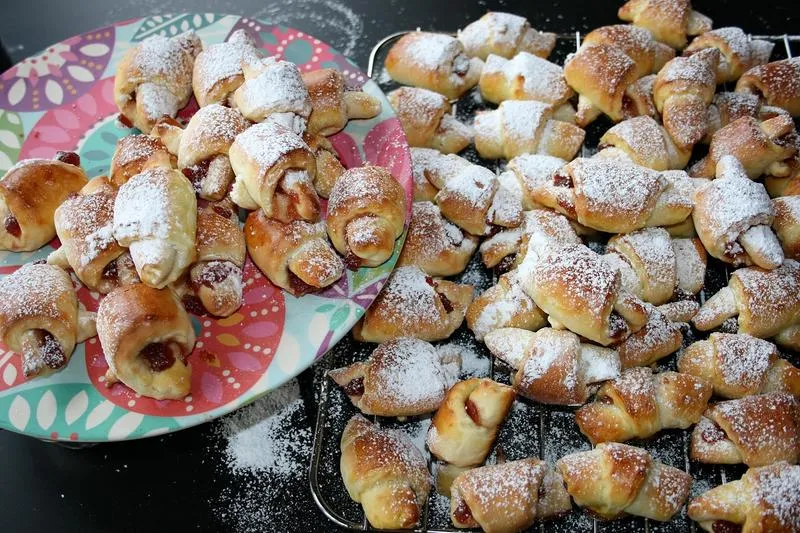 Jak prawidłowo piec rogaliki: odkryj idealną temperaturę dla doskonałego smaku