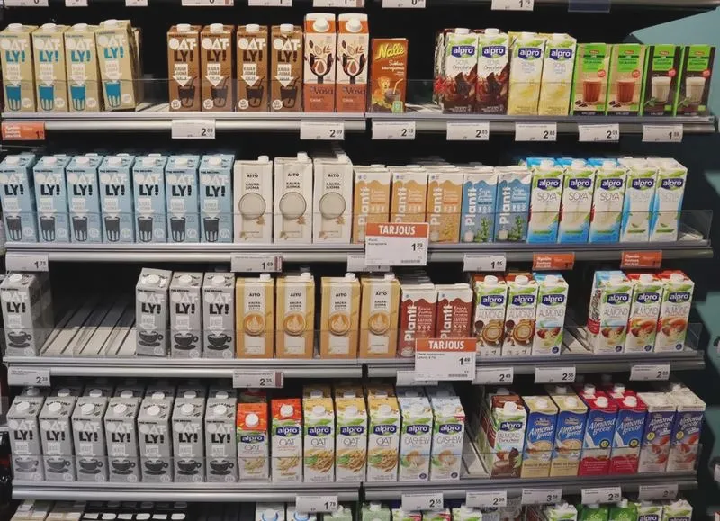 Jak zdrowo zastąpić nabiał w diecie matki karmiącej?