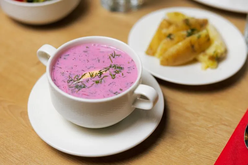 Kiedy warto cieszyć się świeżymi pomidorami? Odkryj sezonowe smaki!