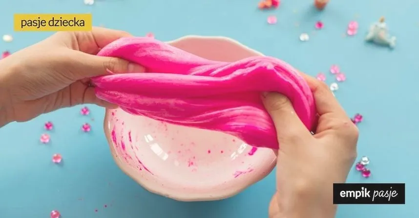 Magiczne stworzenie: jak zrobić slime z mąki ziemniaczanej i płynu do naczyń w kilku prostych krokach
