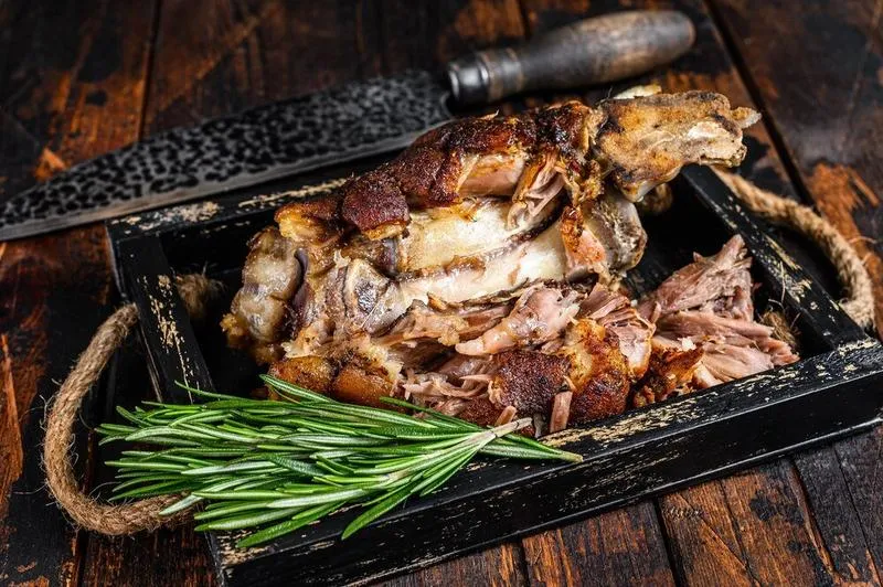 Sekrety idealnego pieczenia dziczyzny – jak długo to robić?