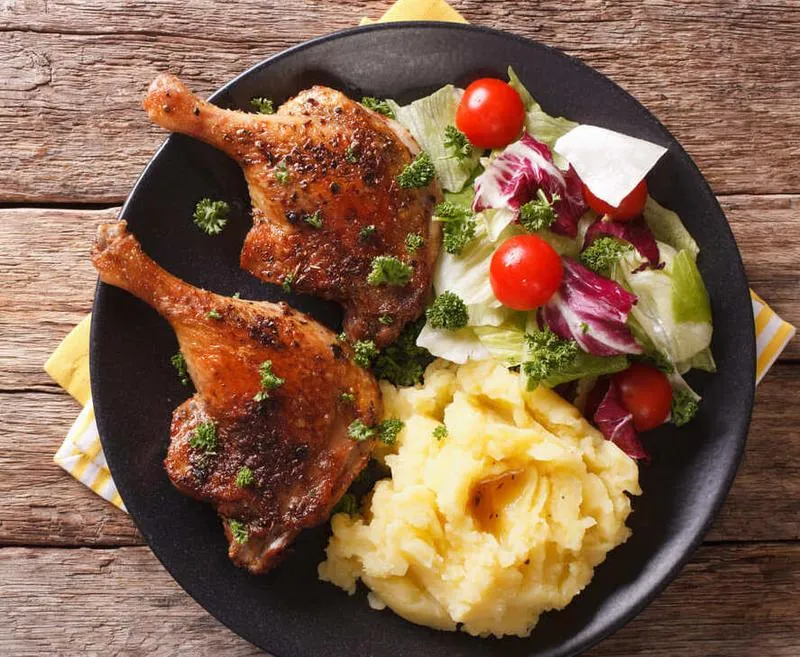 Sekrety smaku: jakie przyprawy idealnie pasują do kaczki?