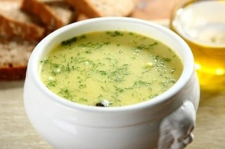 Łatwe przepisy na zupy domowe