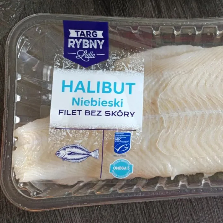 Przyprawianie halibuta przed smażeniem