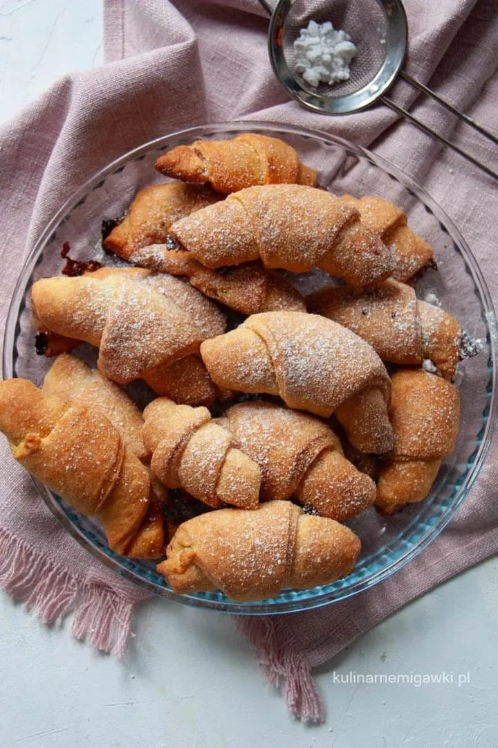 Składniki do rogalików drożdżowych